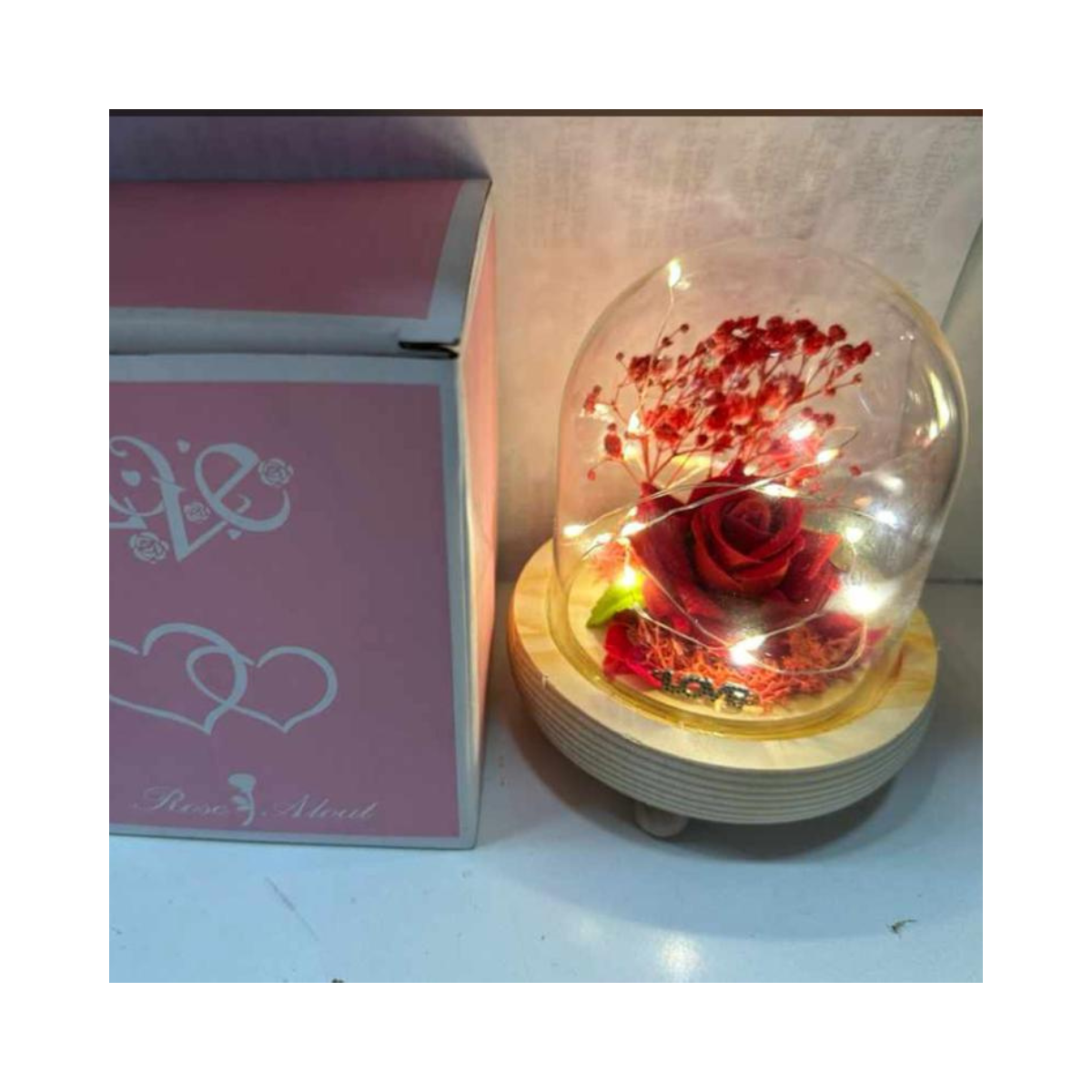 Love Light™  - Rosa Romántica con Luces LED en Cúpula